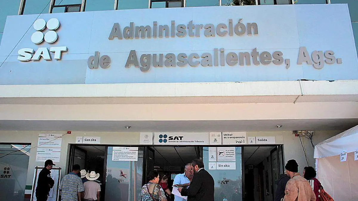 Fachada del edificio del SAT en Ags